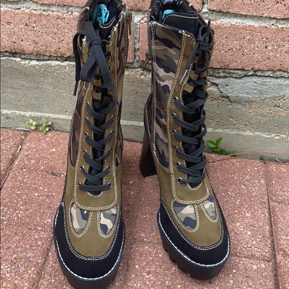 Camouflage boots
